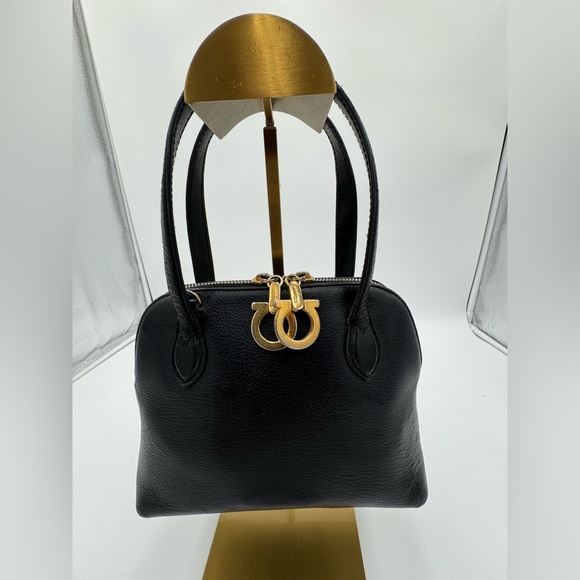 Salvatore Ferragamo Small Crossbody Bag With Signature Closure Black Leather - Picture 4 of 17